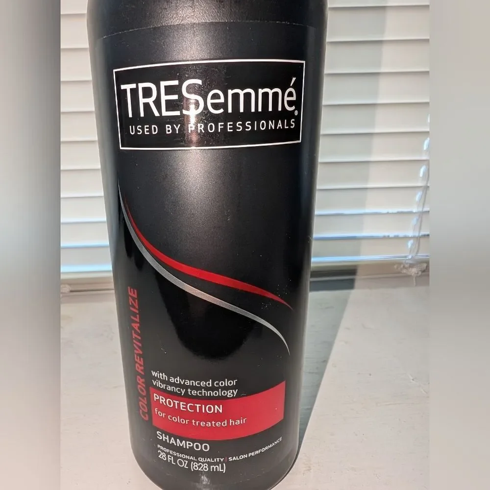 TRESemmé Color Revitalize 28oz Shampoo